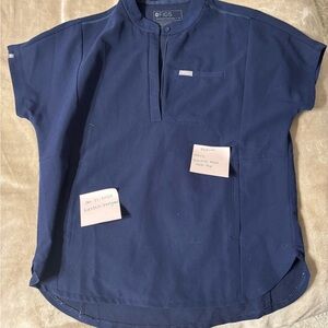 Figs women’s Montex top.